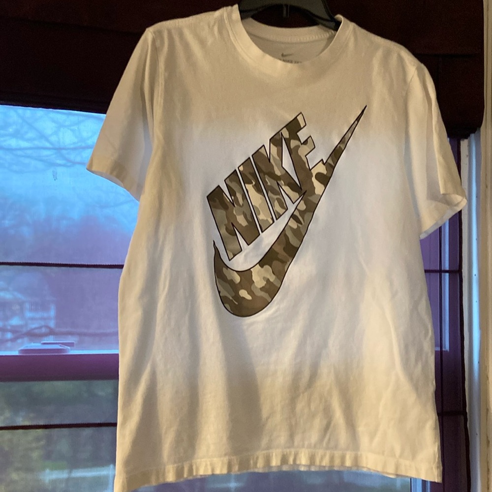 Men’s Nike Tshirt Size Medium white with gray camo swoosh